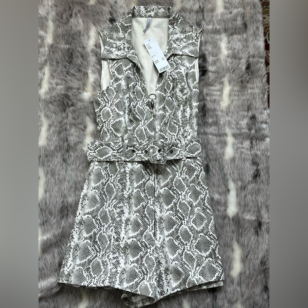 NWT Urban Outfitters Viper Snakeskin Romper SZ small - Picture 4 of 9